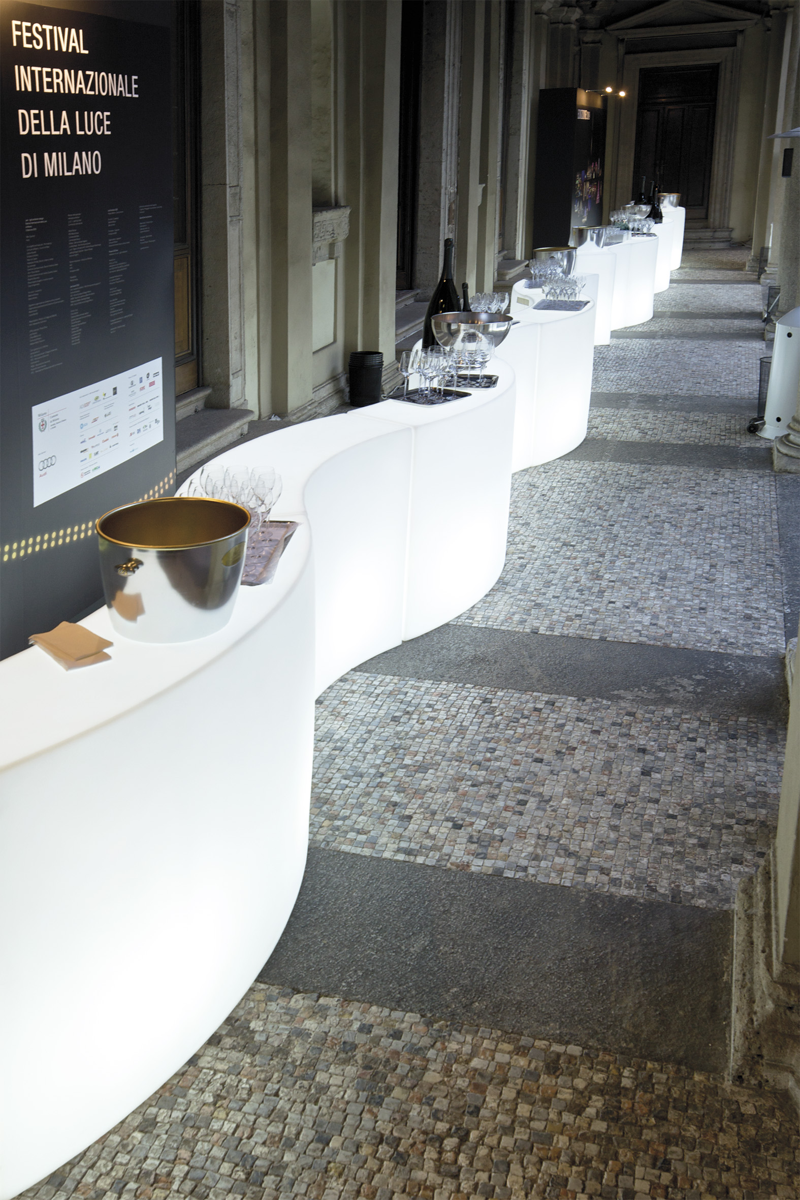 bar-counter-snack-ambientato